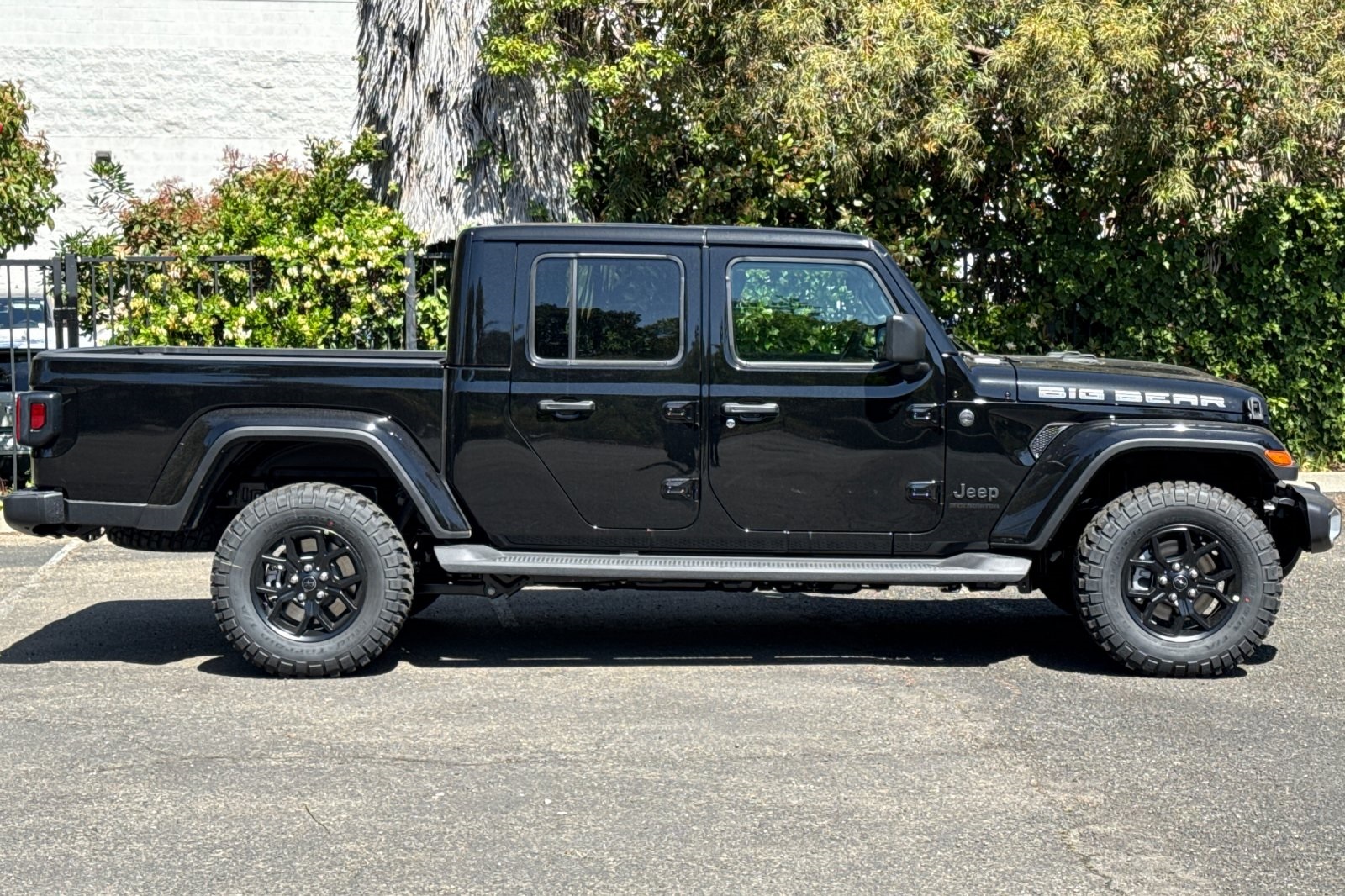2025 Jeep Gladiator Sport photo 2