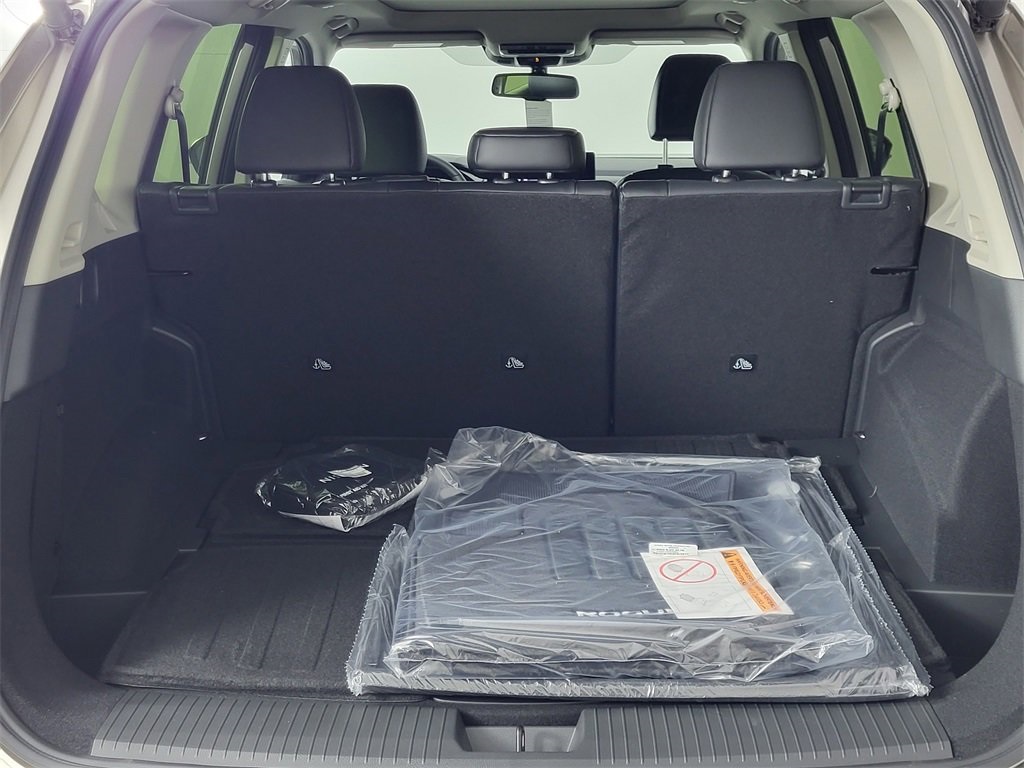 2025 Nissan Rogue Platinum photo 17
