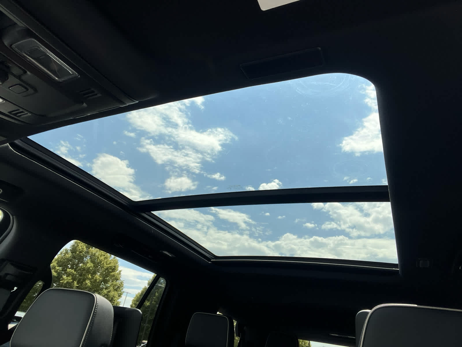 2025 Chevrolet Tahoe Premier photo 22