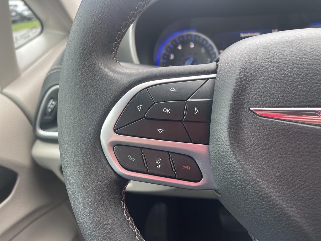 2022 Chrysler Pacifica Touring L photo 21