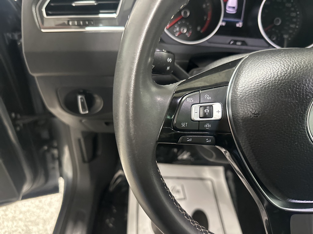 2021 Volkswagen Tiguan R-Line Black SEL photo 17
