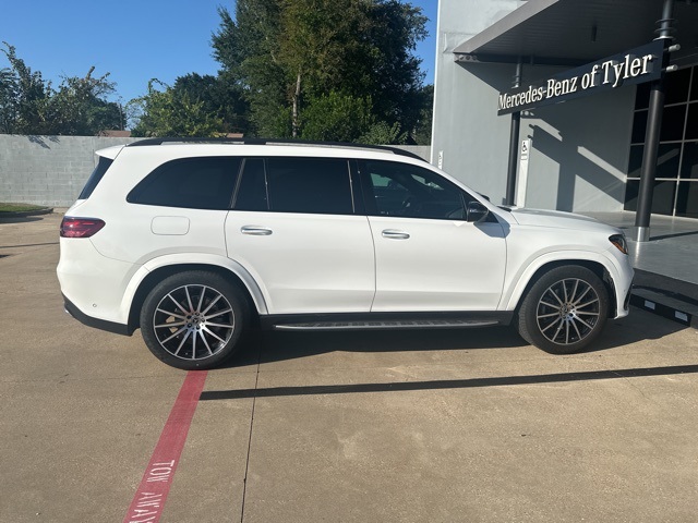 2024 Mercedes Benz GLS 450 4MATIC photo 2