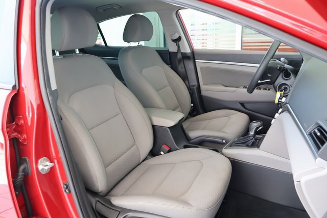2020 Hyundai Elantra SEL photo 17