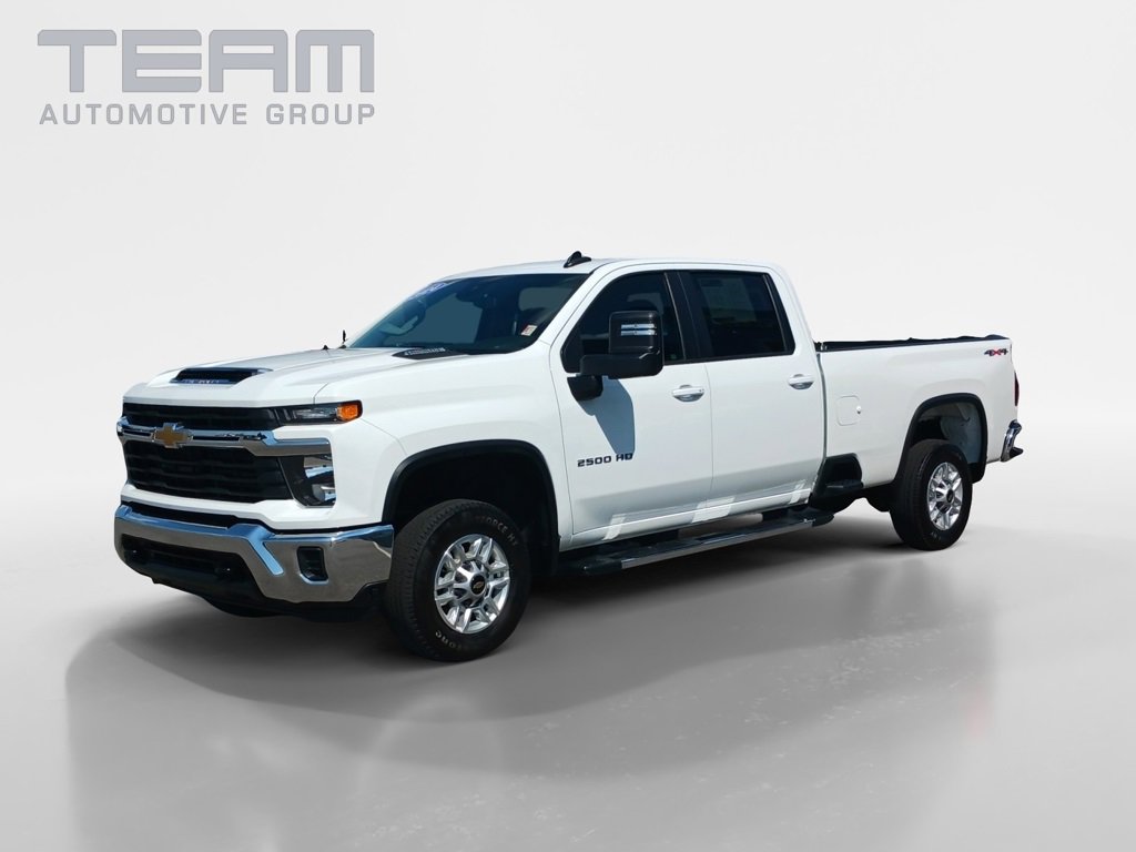 2024 Chevrolet Silverado 2500HD LT photo 3