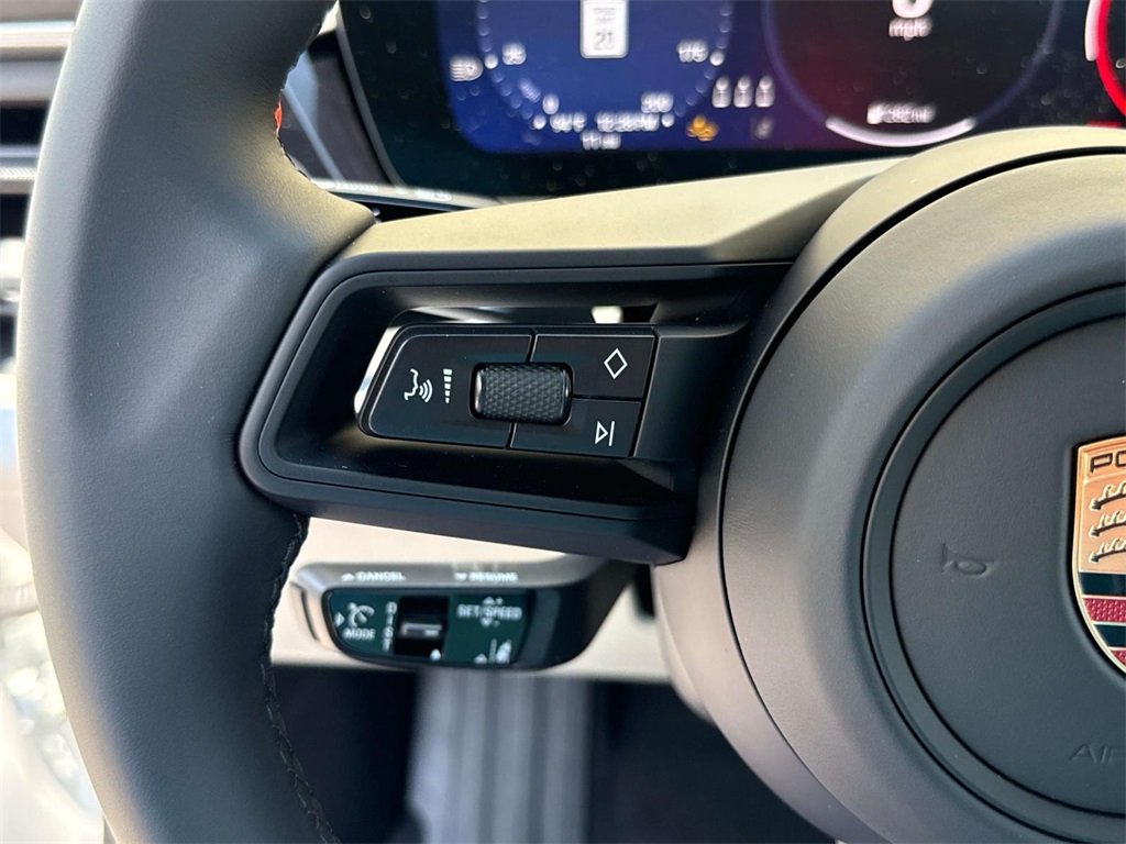 2025 Porsche Macan Electric photo 25