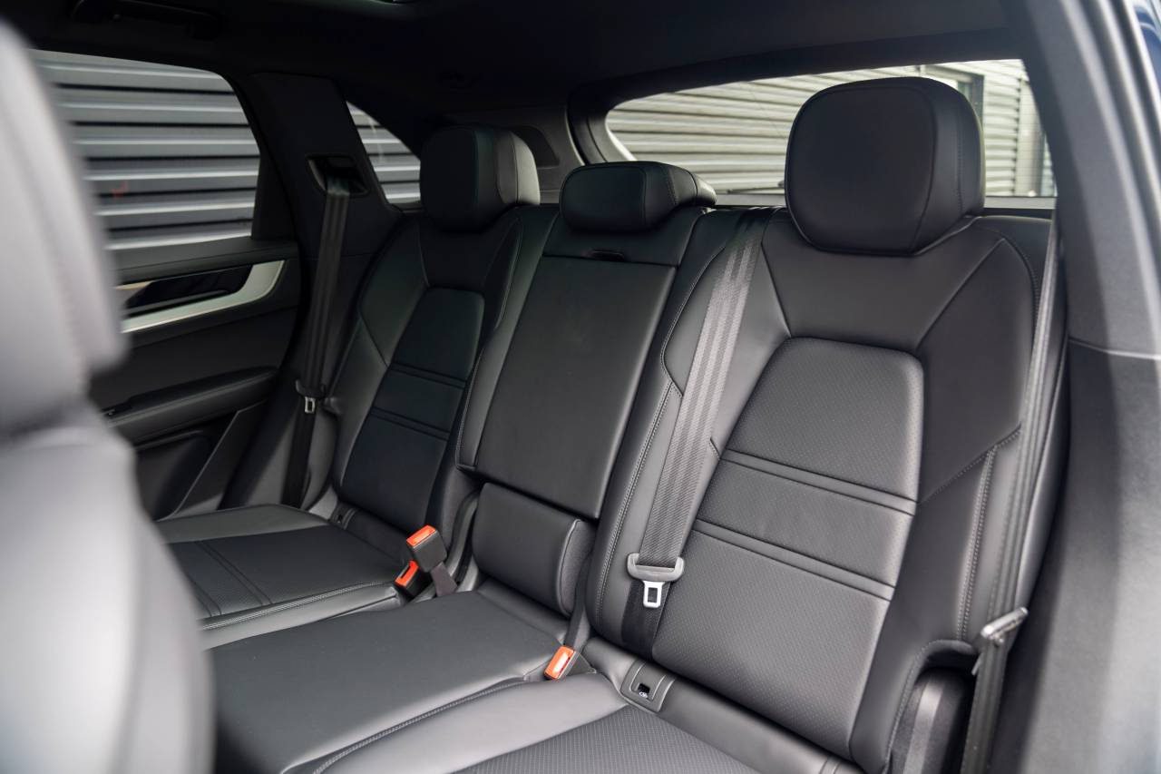 2025 Porsche Cayenne photo 27