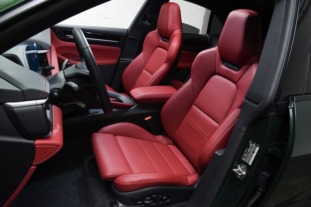 2025 Porsche Macan Electric photo 5