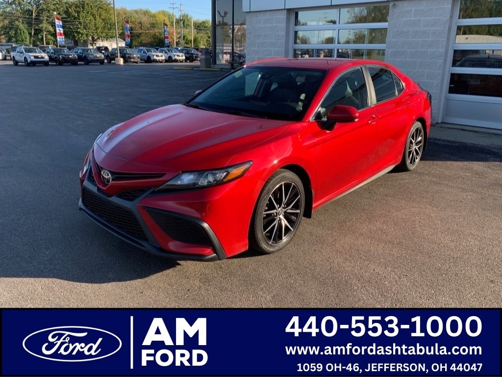 2021 Toyota Camry SE's photo