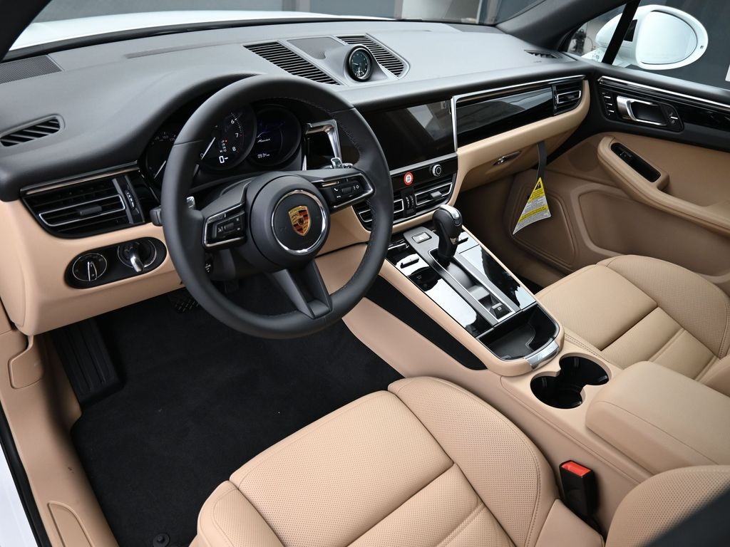 2026 Porsche Macan T photo 3
