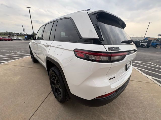 2024 Jeep Grand Cherokee Altitude photo 3