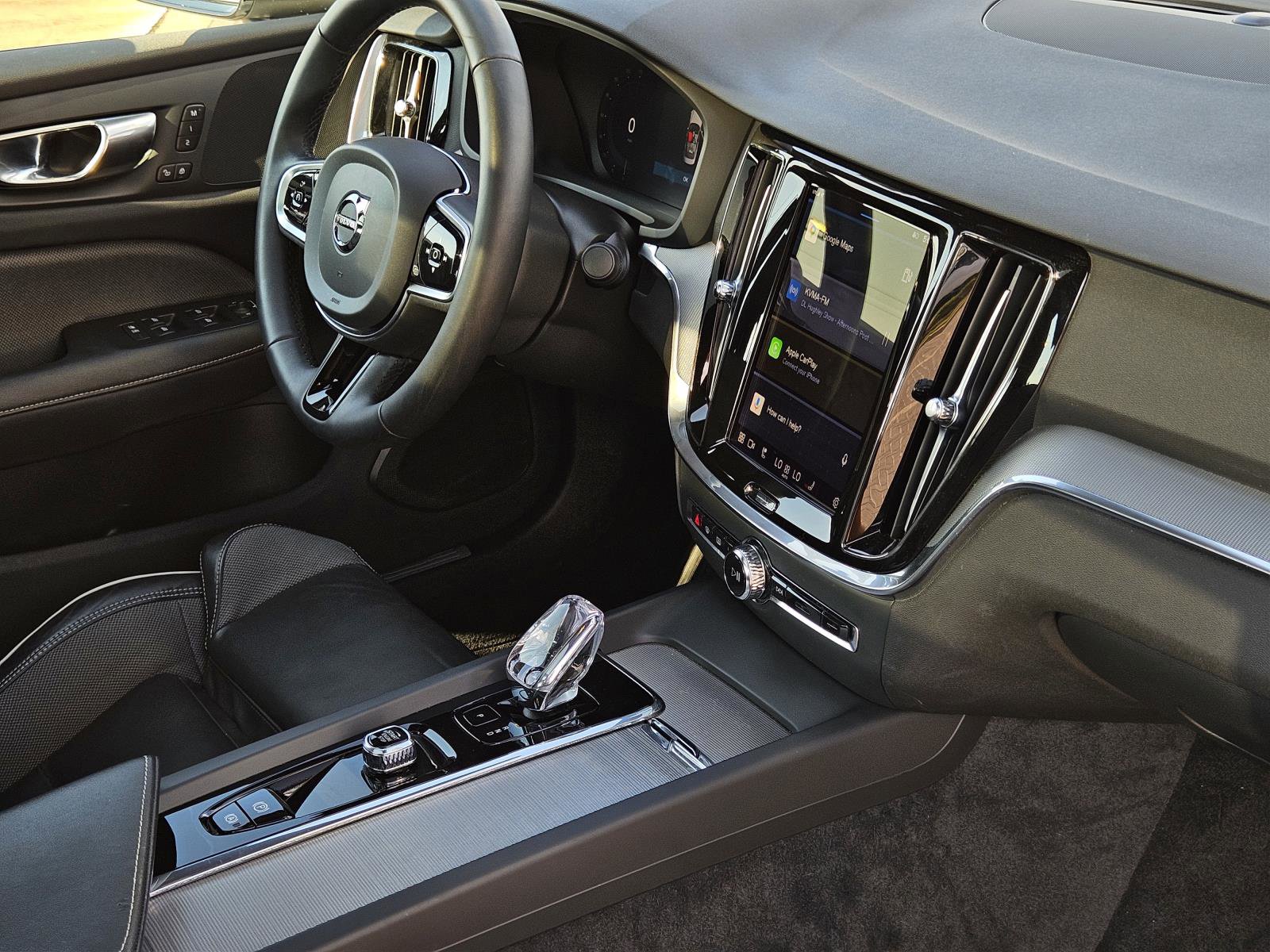 2024 Volvo S60 B5 AWD Plus Black Edition photo 35