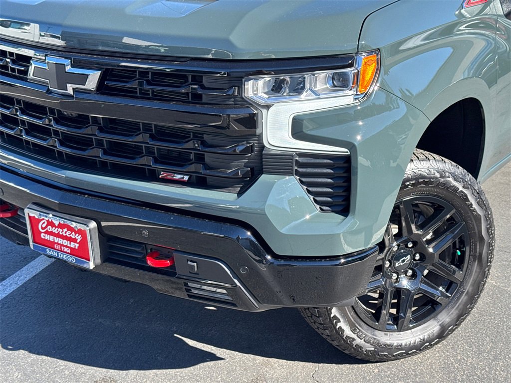 2025 Chevrolet Silverado 1500 LT Trail Boss photo 3
