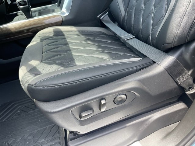 2025 Chevrolet Silverado 1500 RST photo 16