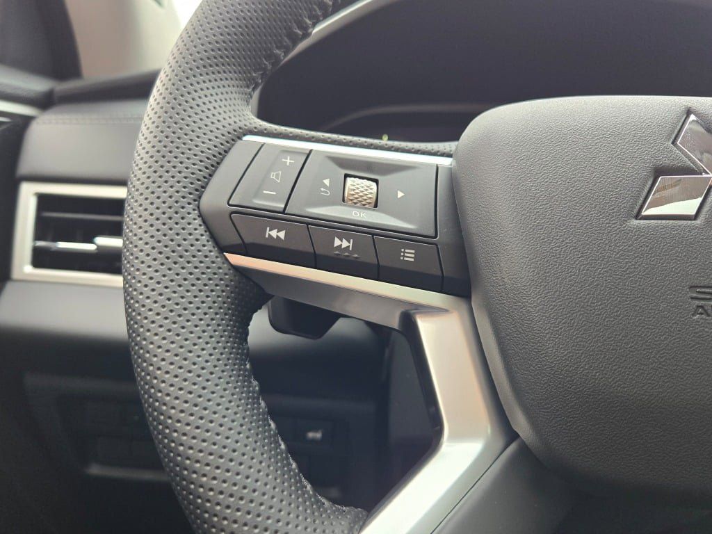 2025 Mitsubishi Outlander SE photo 18