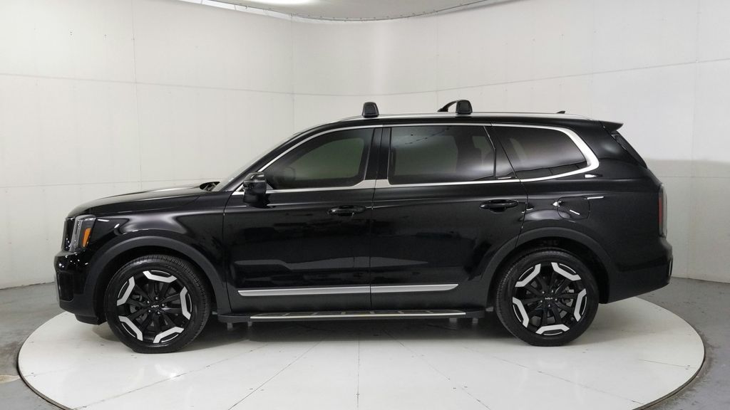 2024 Kia Telluride EX photo 2