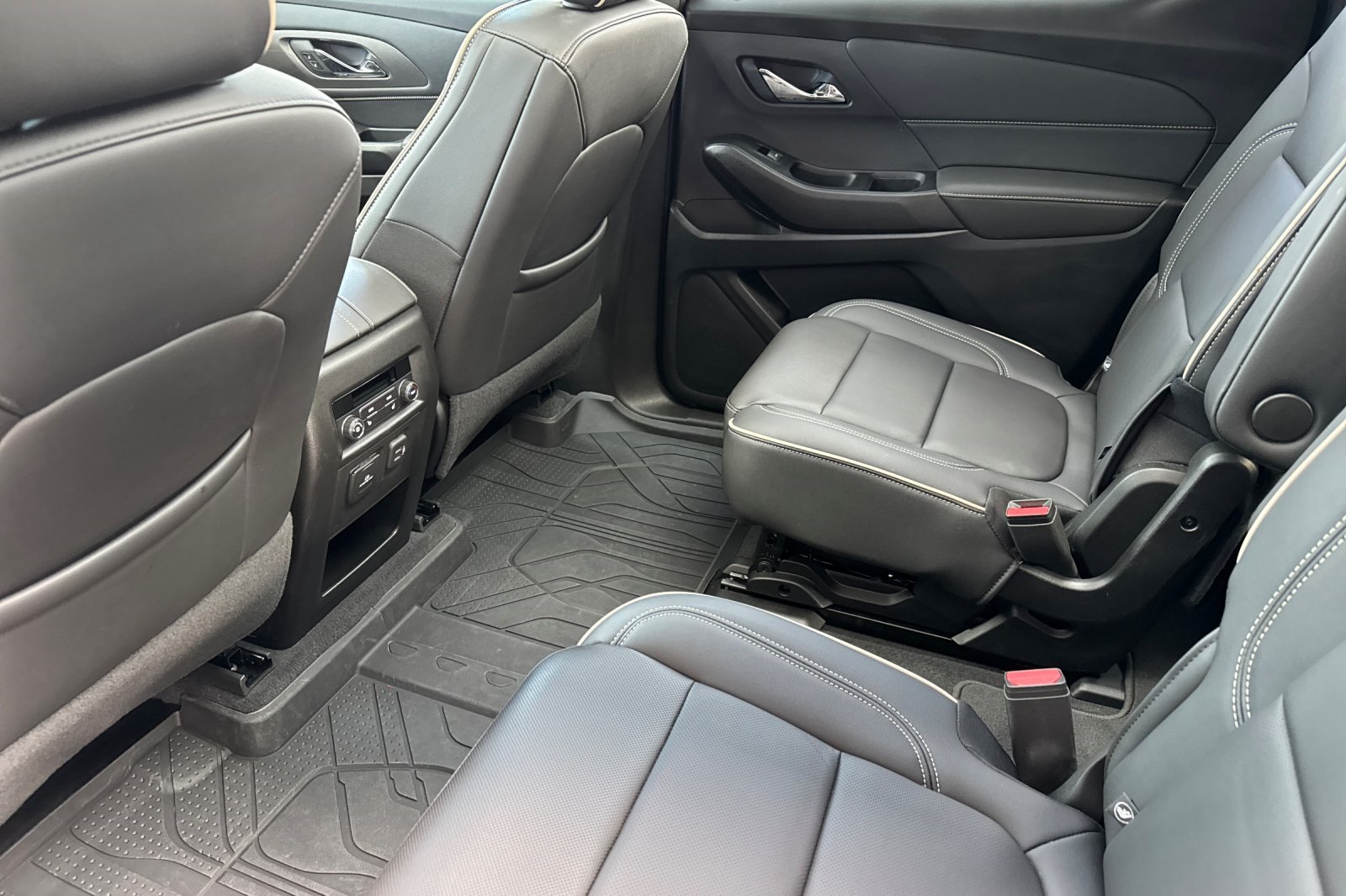 2024 Chevrolet Traverse Premier photo 12