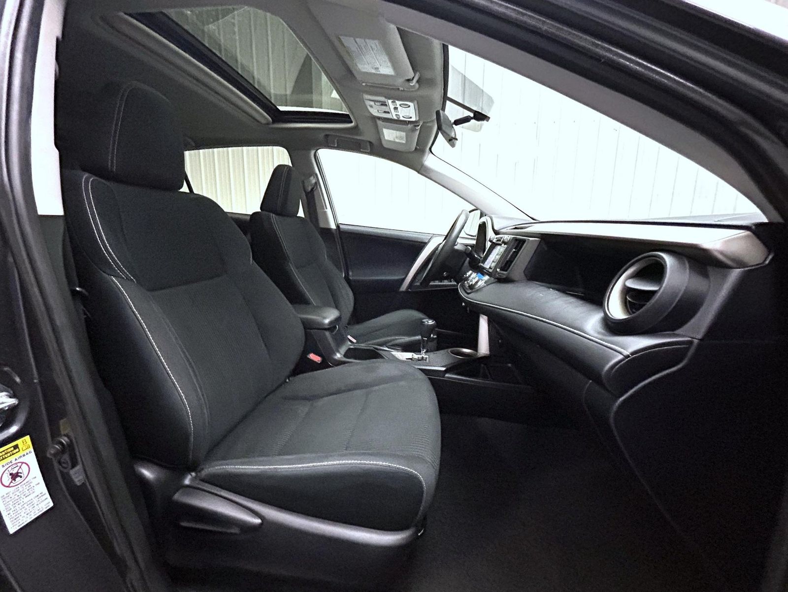 2015 Toyota RAV4 XLE photo 15