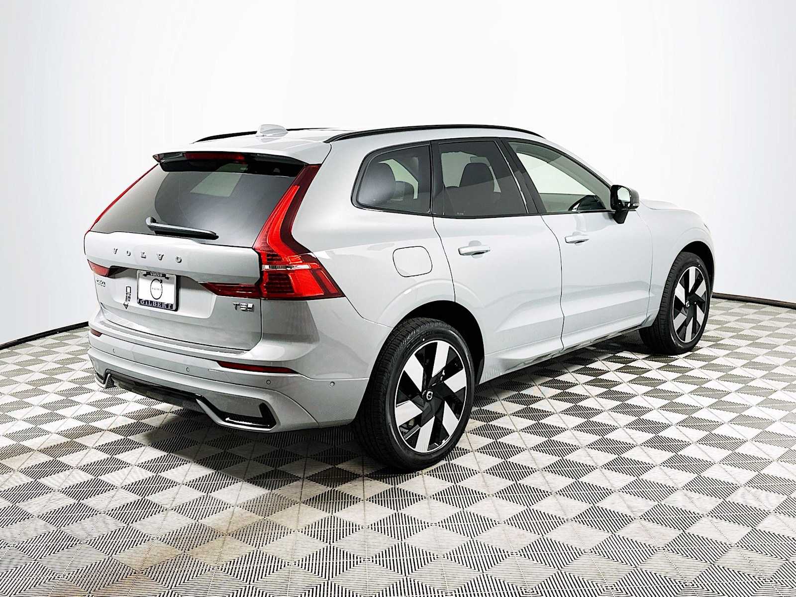 2025 Volvo XC60 T8 Plus photo 6