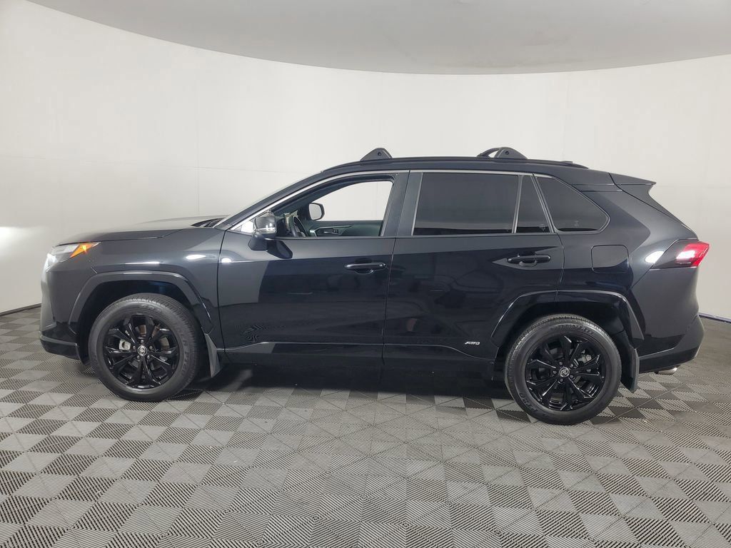 2022 Toyota RAV4 Hybrid SE photo 2