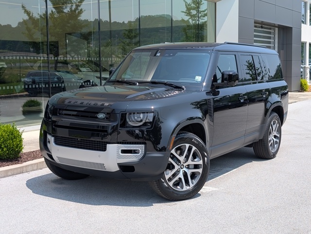 2025 Land Rover Defender S's photo