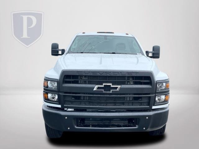 2024 Chevrolet Silverado 5500HD Work Truck photo 2