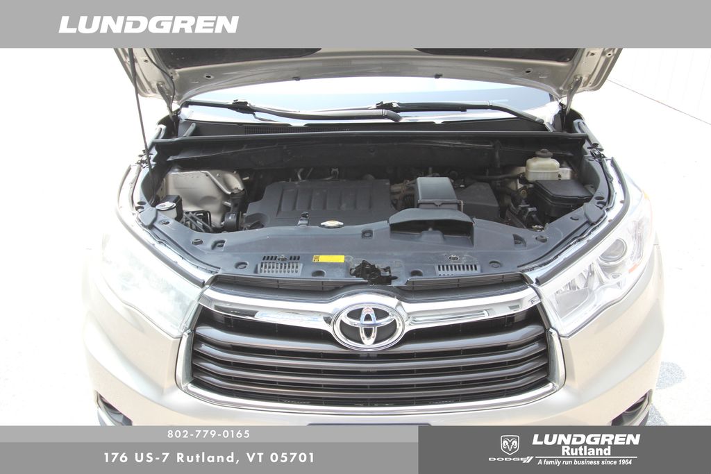 2015 Toyota Highlander LE Plus photo 21