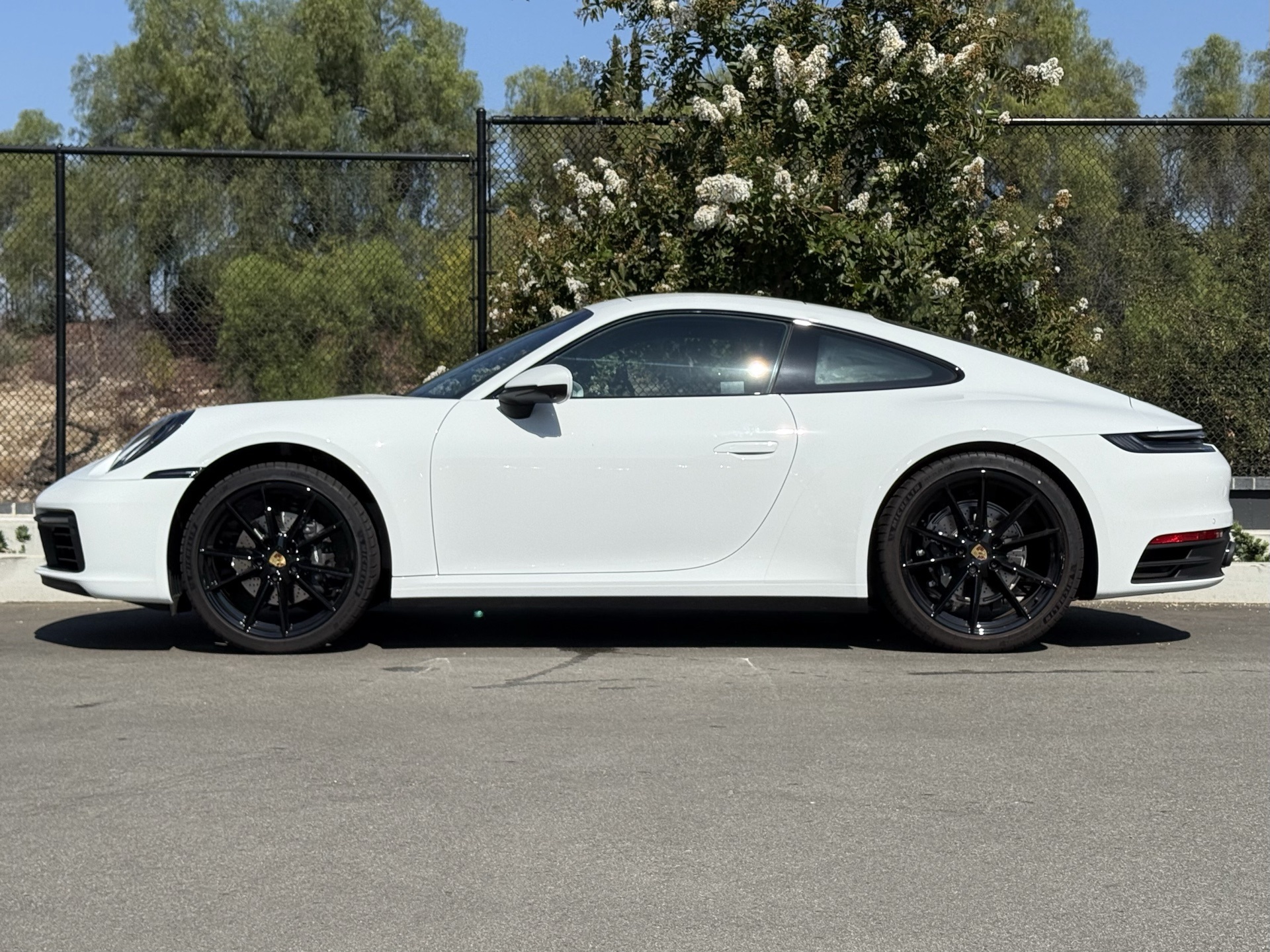 2024 Porsche 911 T 4 photo 2