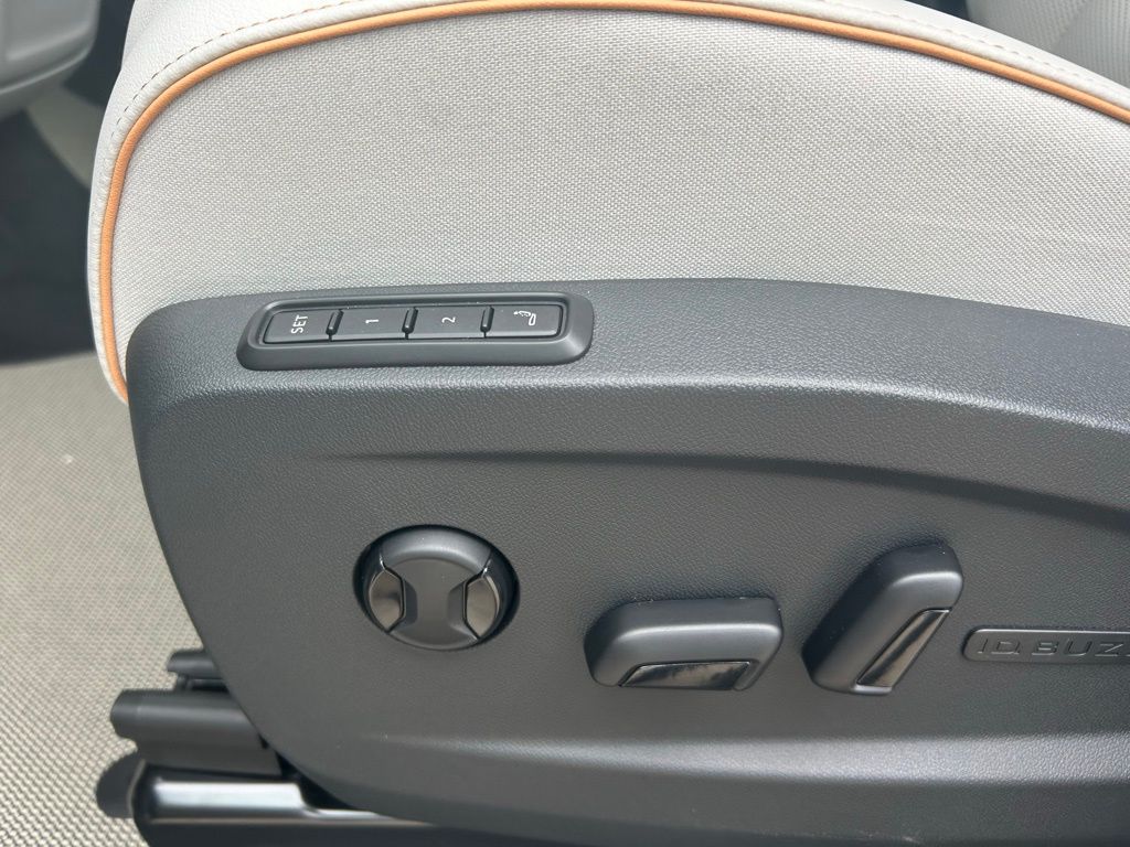 2025 Volkswagen ID. Buzz Pro Plus photo 46