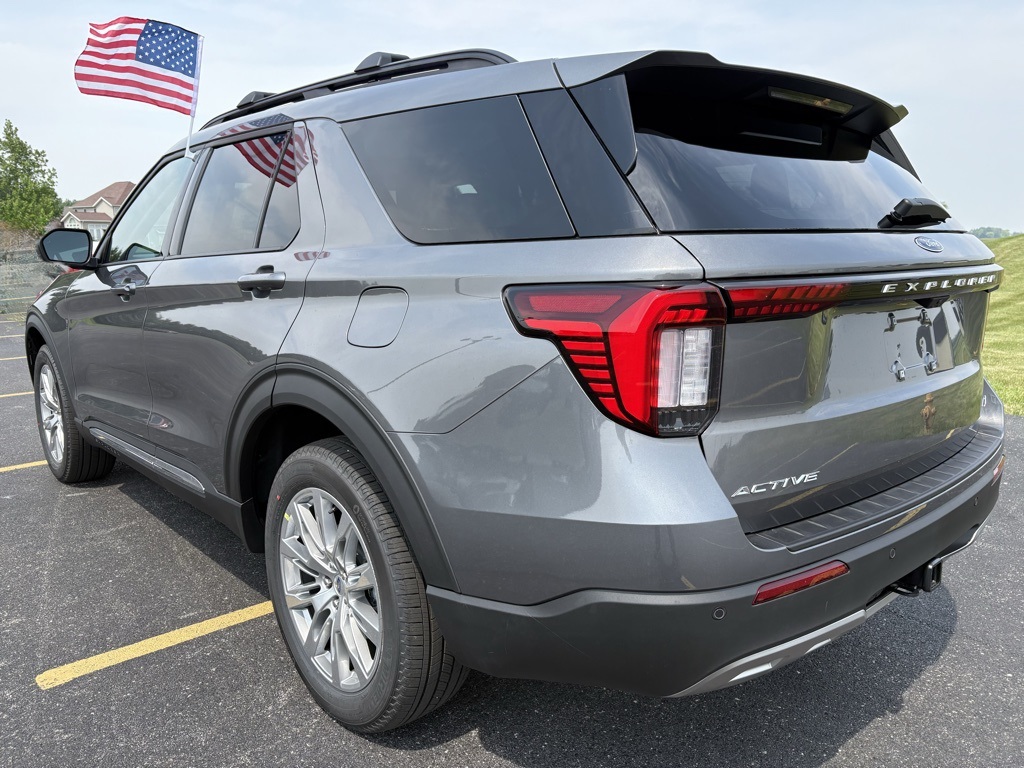 2025 Ford Explorer photo 7