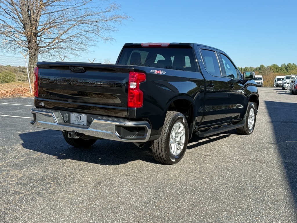 2022 Chevrolet Silverado 1500 LT photo 3