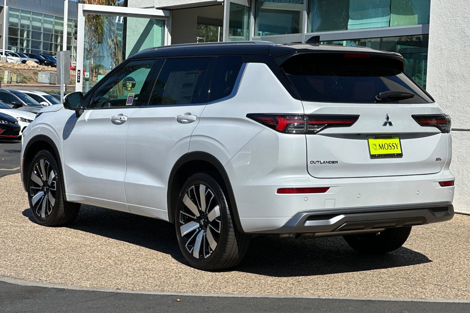2025 Mitsubishi Outlander SEL photo 6