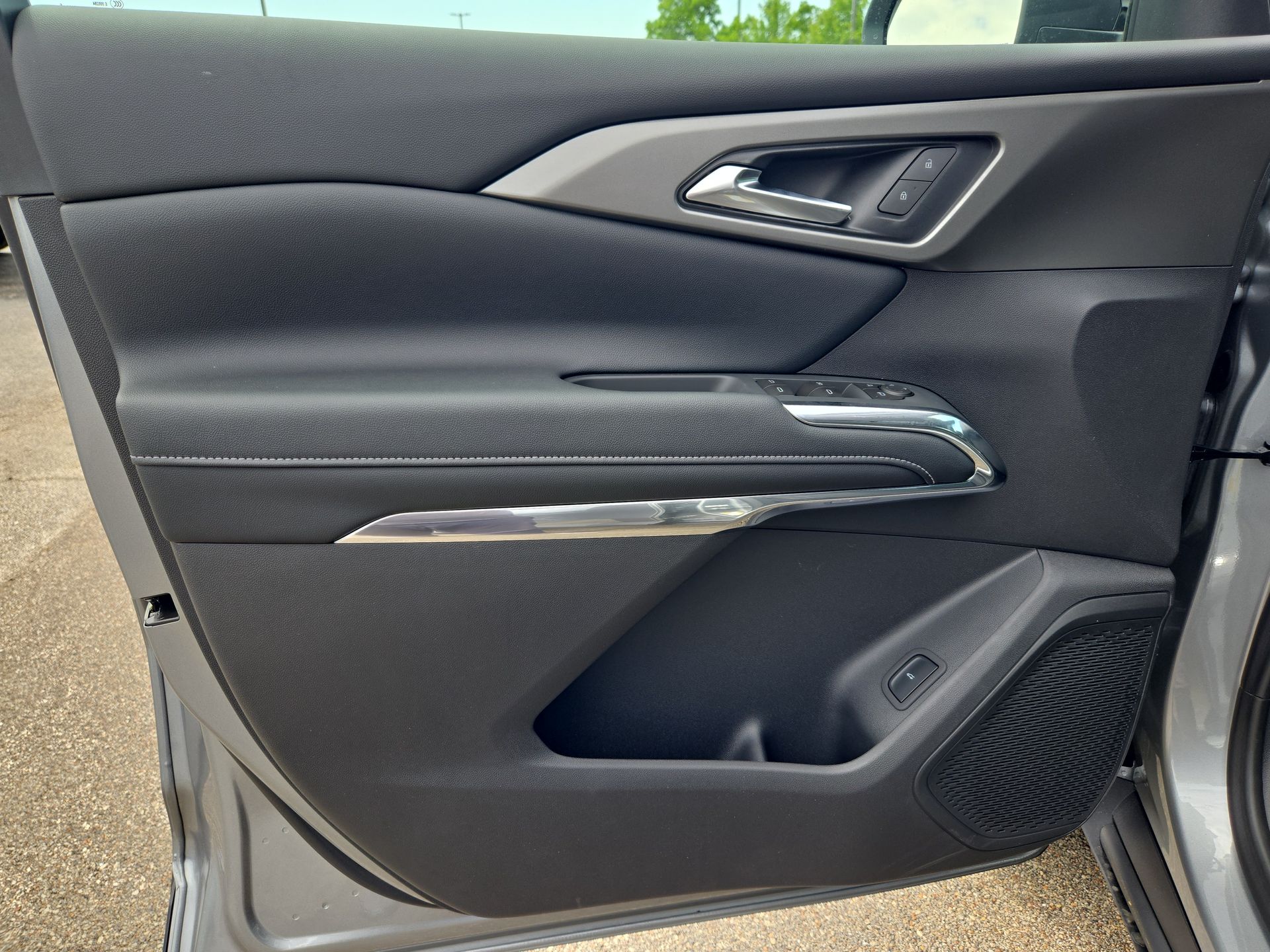 2025 Chevrolet Traverse photo 50