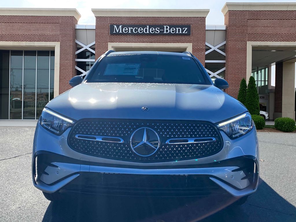 2025 Mercedes Benz GLC 300 4MATIC photo 2