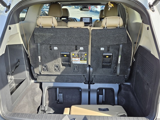 2024 Toyota Sienna XLE photo 11