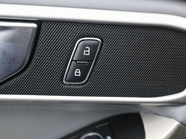 2021 Ford Explorer XLT photo 2