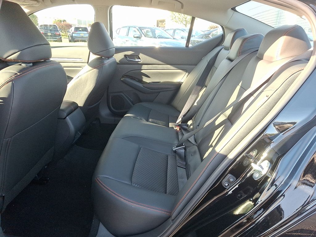 2025 Nissan Altima 2.5 SR photo 4