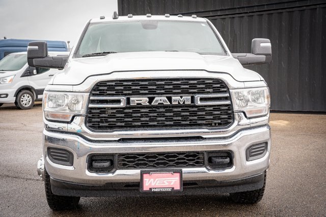 2024 Ram 3500 SLT photo 3