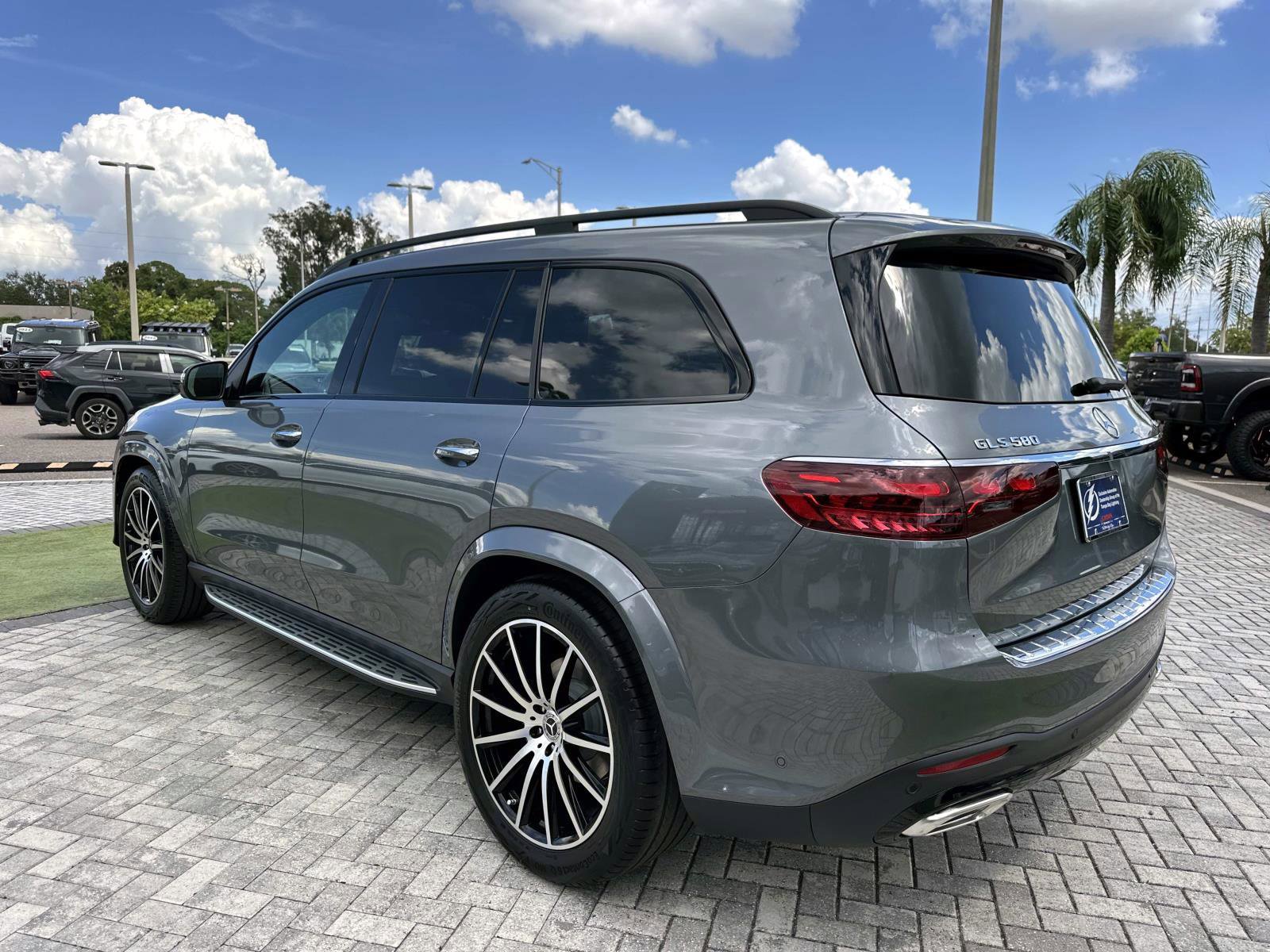 2026 Mercedes Benz GLS 580 4MATIC photo 4