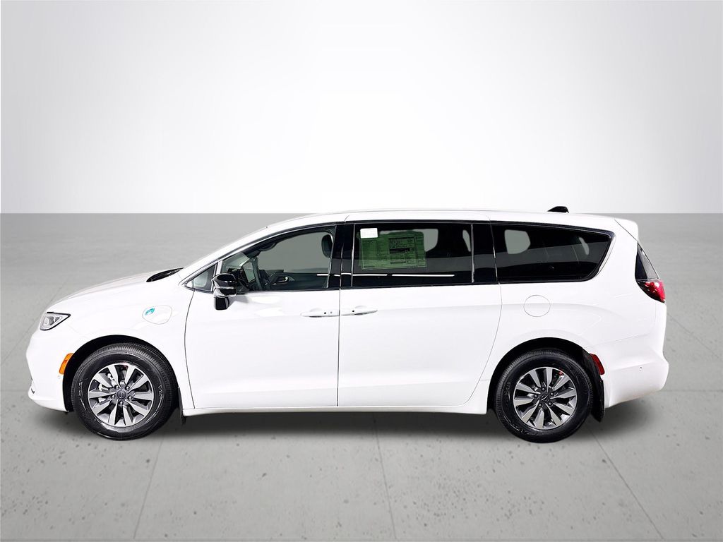 2025 Chrysler Pacifica Hybrid photo 9