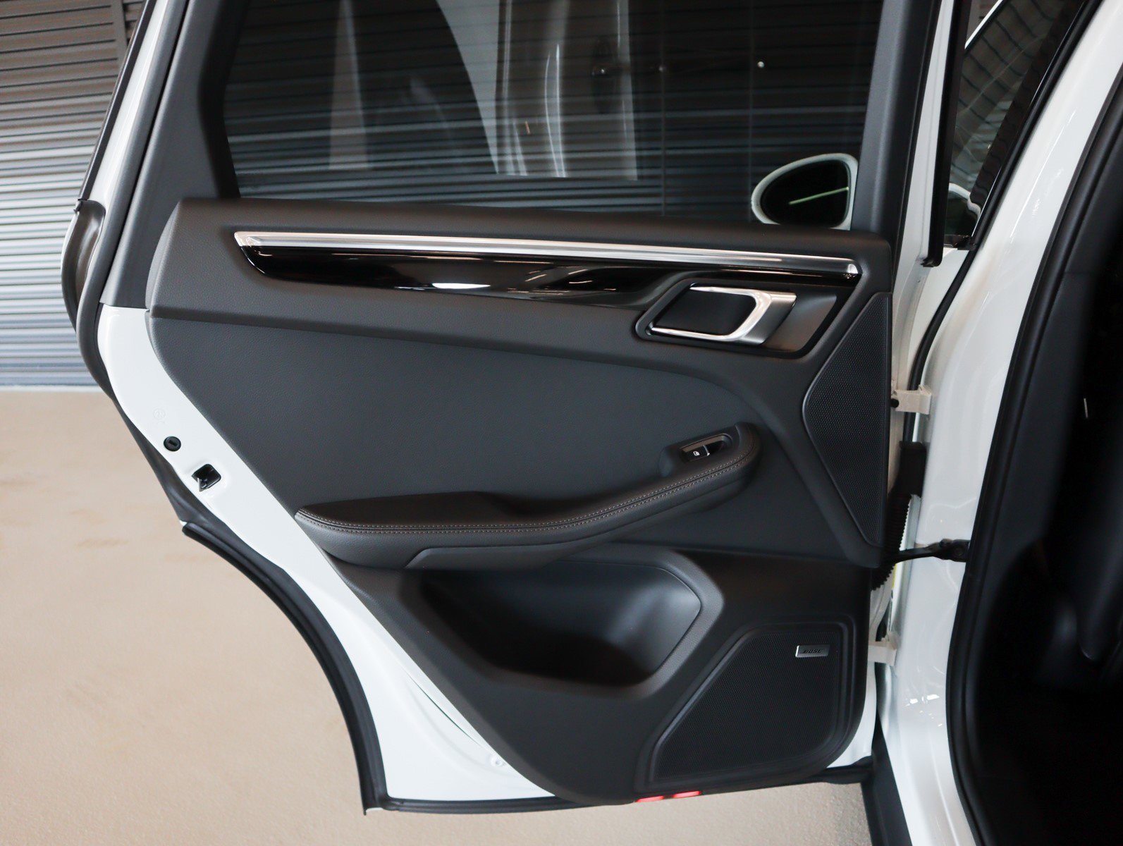 2025 Porsche Macan S photo 23