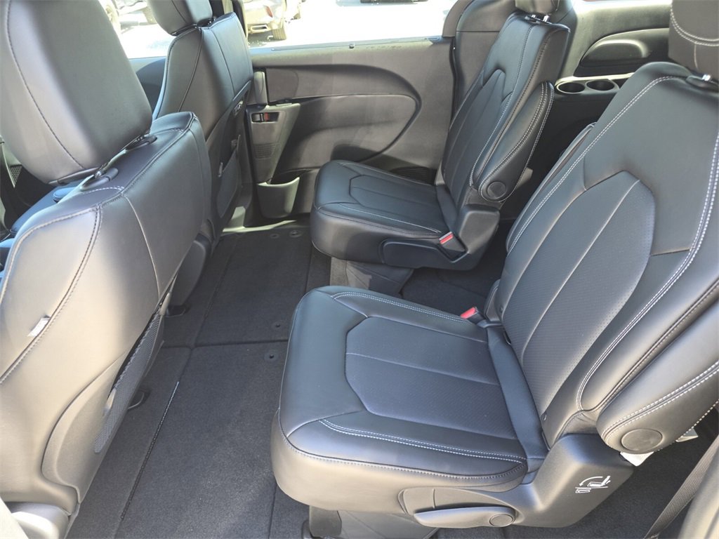 2025 Chrysler Pacifica photo 9