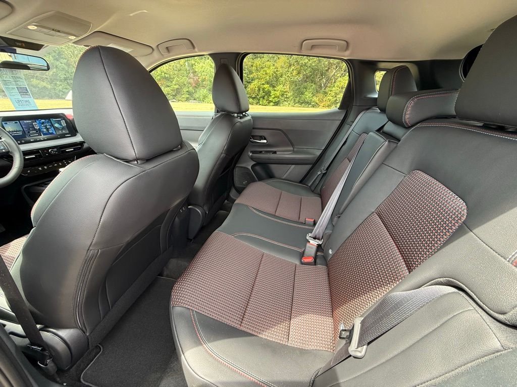 2026 Nissan Kicks SR photo 18