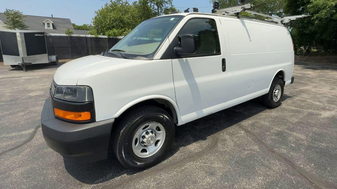 2023 Chevrolet Express Cargo Van photo 4