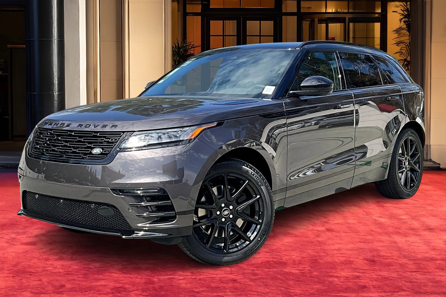 2026 Land Rover Range Rover Velar Dynamic SE's photo