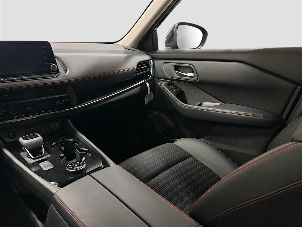 2026 Nissan Rogue SV photo 8