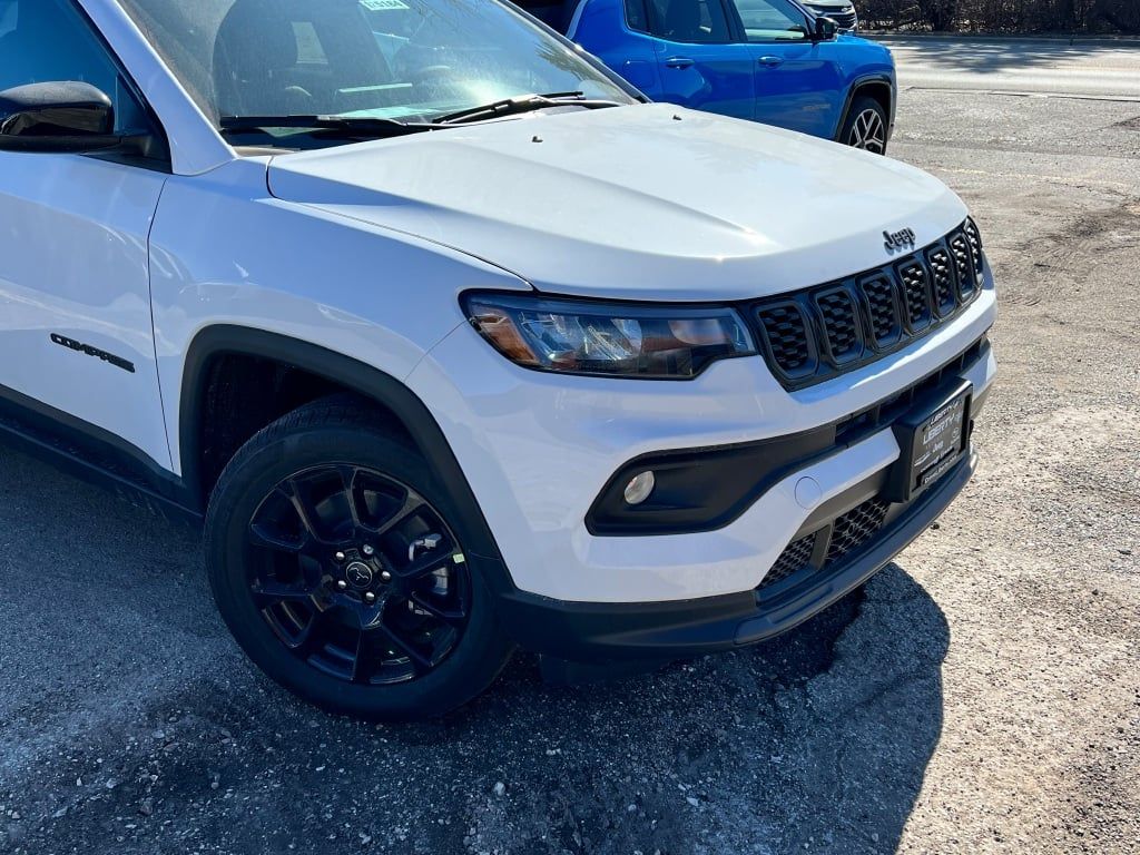 2025 Jeep Compass Latitude photo 2