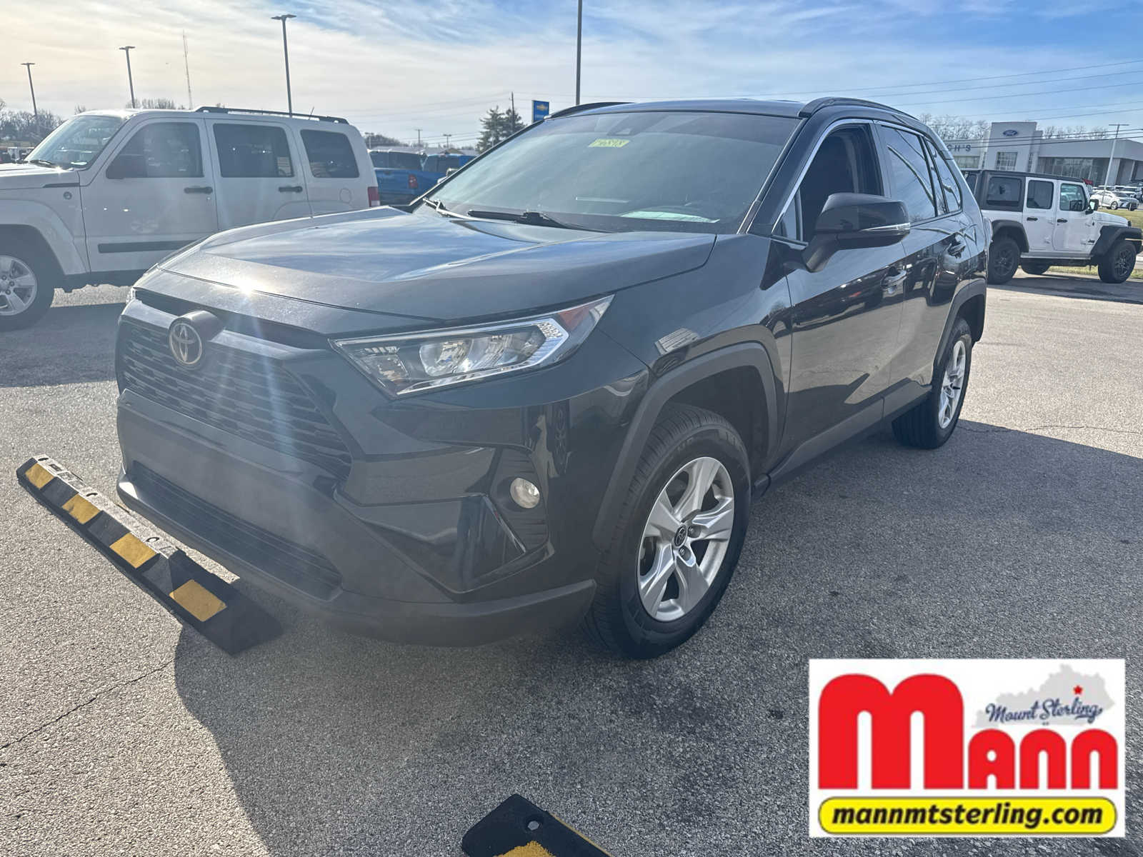 2021 Toyota RAV4 XLE's photo