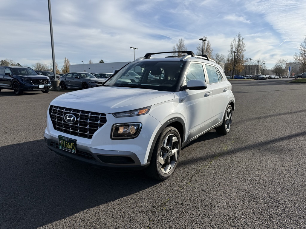 2022 Hyundai Venue SEL Limited photo 2