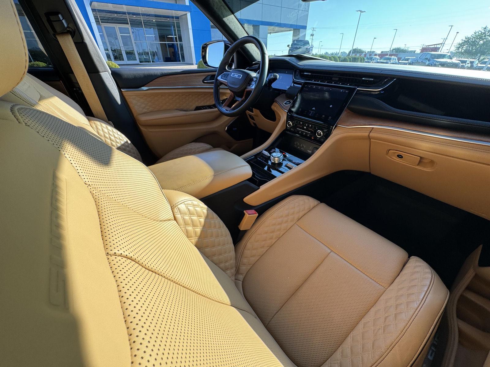 2023 Jeep Grand Cherokee L Summit Reserve photo 29