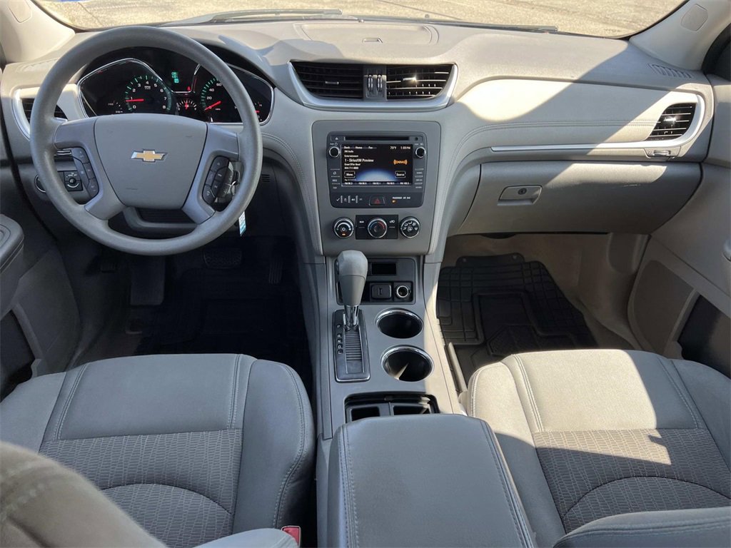 2017 Chevrolet Traverse LS photo 3